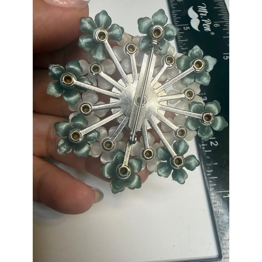 Vintage Green Cabochon Frosted Flower Rhinestone Brooch Silver Tone Floral Pin